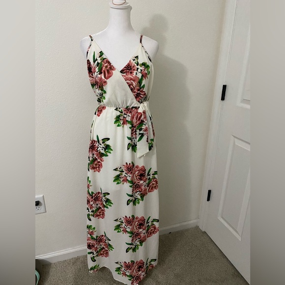 Dream of Me floral maxi dress size Small. - Picture 3 of 10